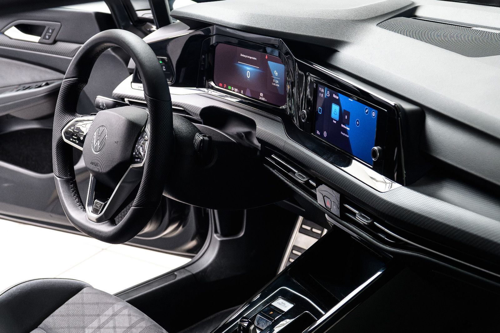 Fahrzeugabbildung Volkswagen Golf VIII R-Line +Led +Keyless+We Connect Plus