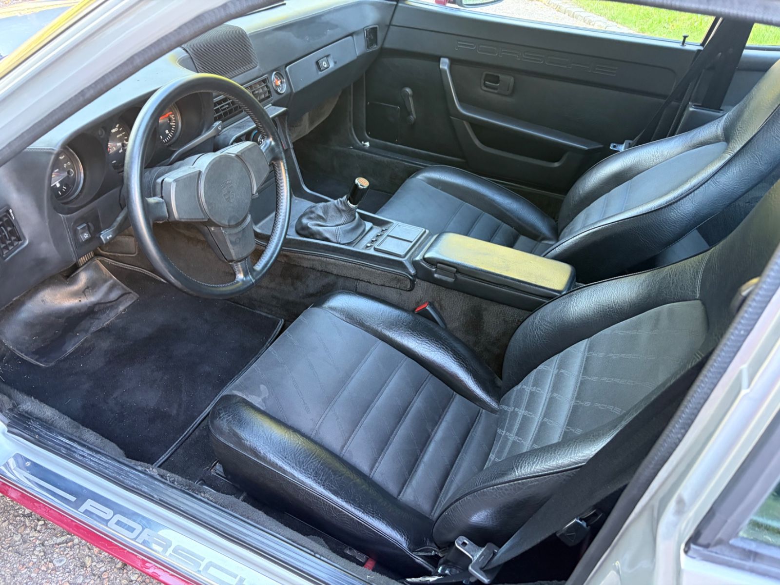 PORSCHE 924 13