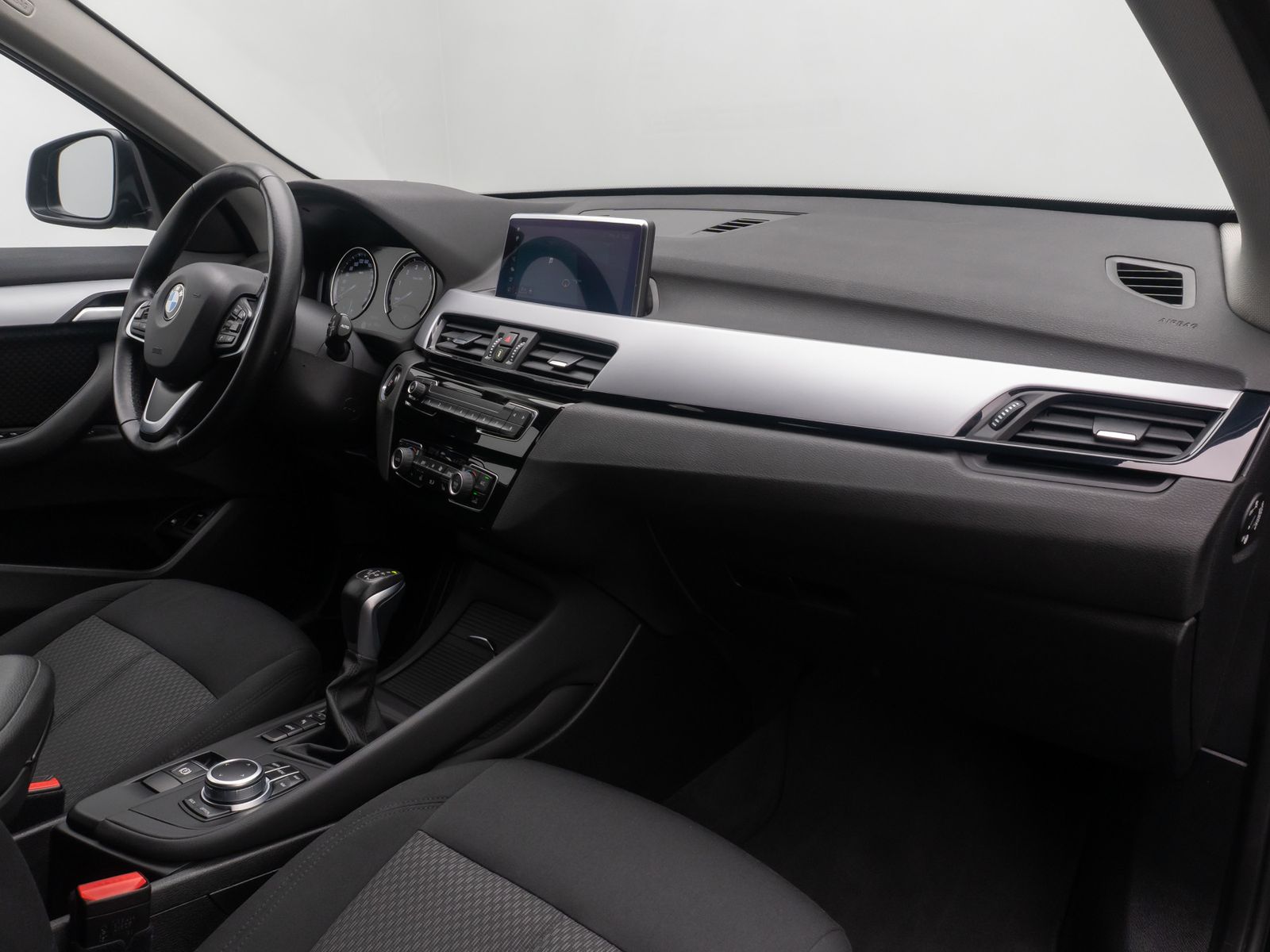 Fahrzeugabbildung BMW X1 xD25e ParkAss GeschwindigReg DAB Lordos Navi