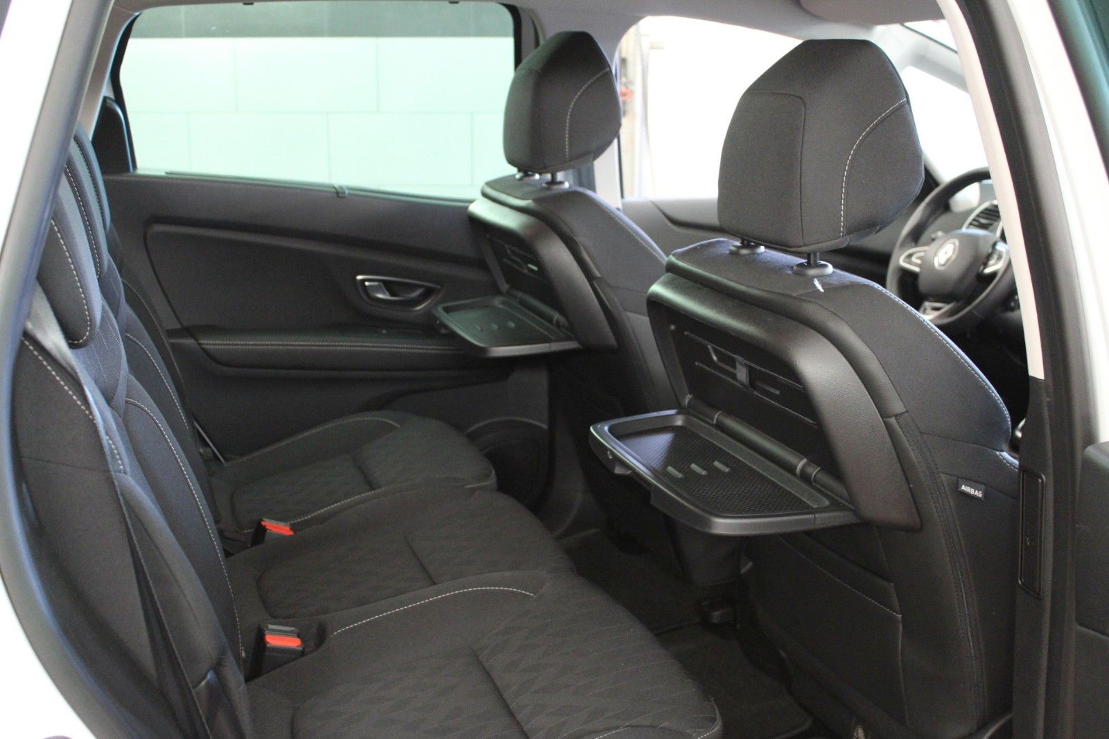 Fahrzeugabbildung Renault Grand Scenic TCe140 Limited Deluxe EDC 7-Sitzer