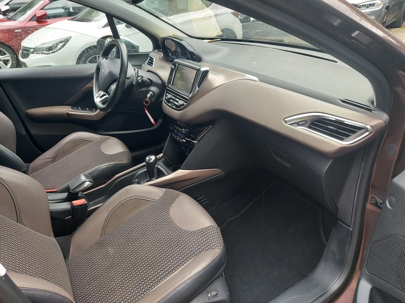Peugeot 2008 1.6HDI Allure  Aut&Navi&SHZ