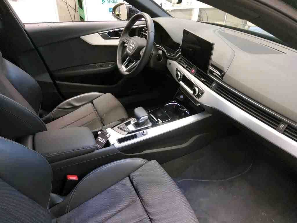 AUDI A4 2024