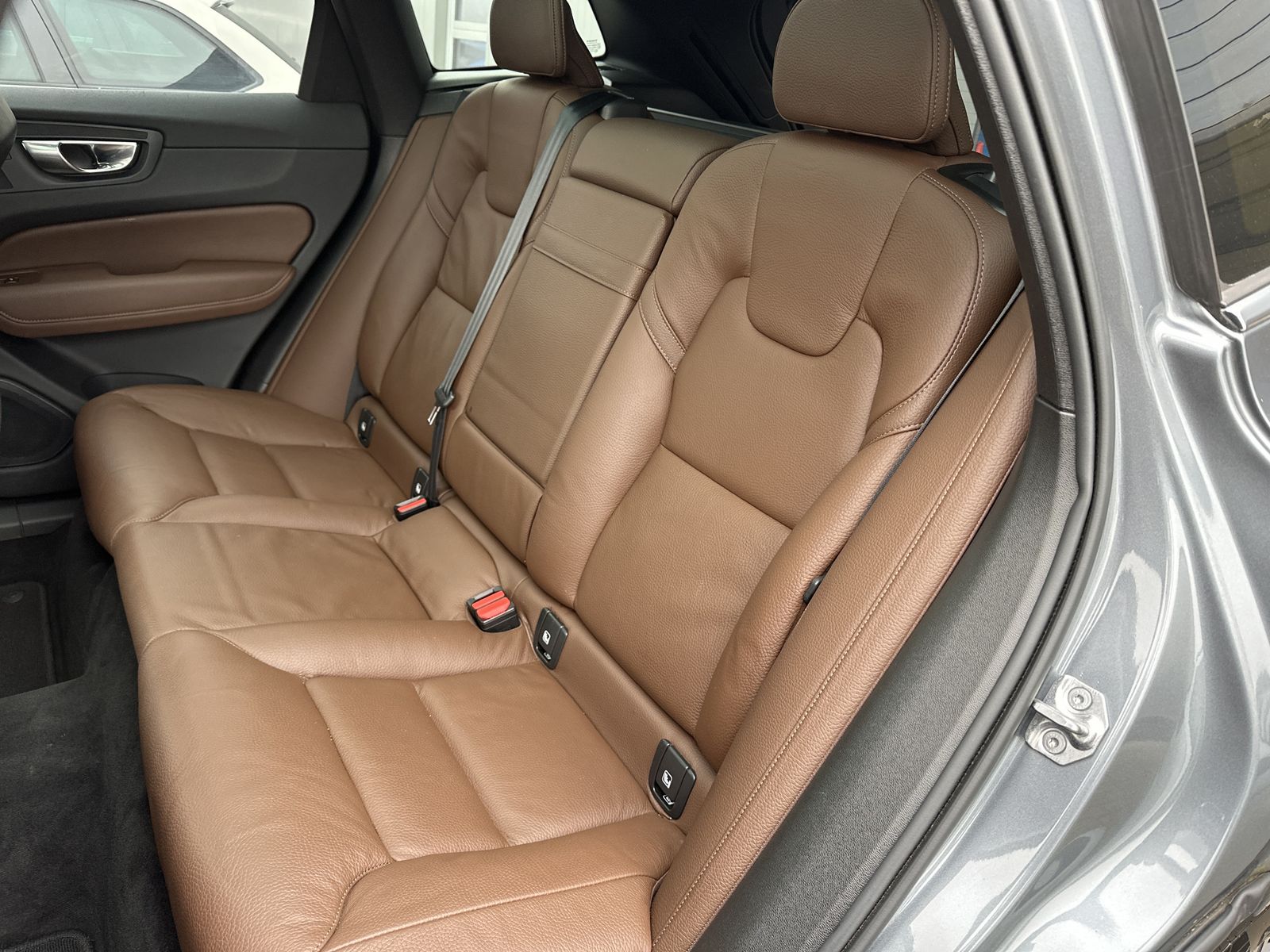 Fahrzeugabbildung Volvo XC60 B4 D Geartronic Inscription NAV+LED+PANO+VC