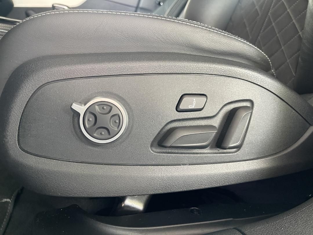 Fahrzeugabbildung Audi RS 4 Avant 2.9 quattro TFSI RS-AGA, MATRIX, Navi