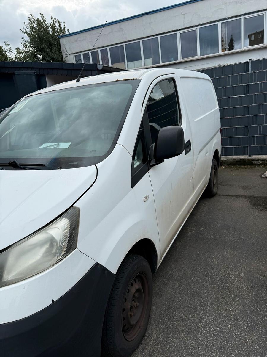 Nissan NV200 2015 — interior