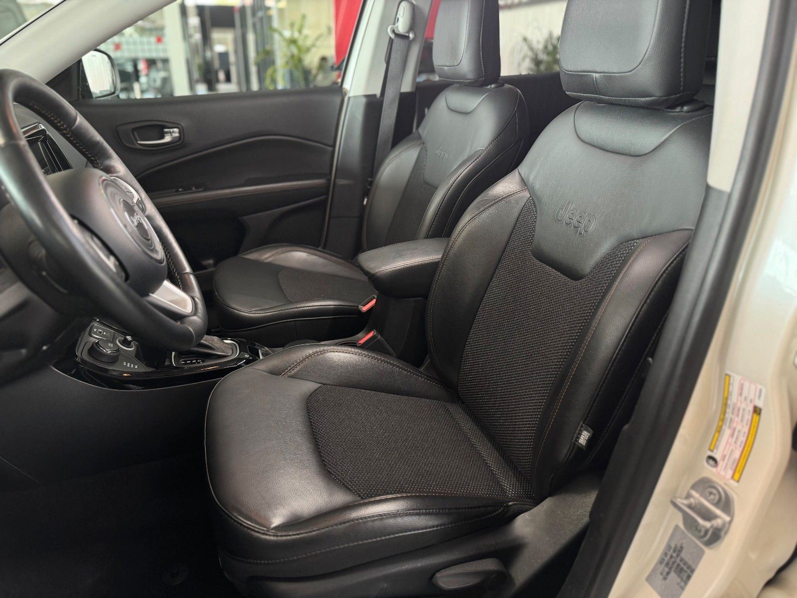 Fahrzeugabbildung Jeep Compass Limited 4WD DAB+ Xenon Beats Navi