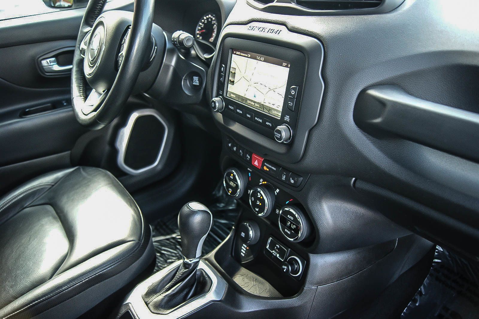 Fahrzeugabbildung Jeep Renegade Limited 4WD Auto LEDER NAVI KEYLESS PDC