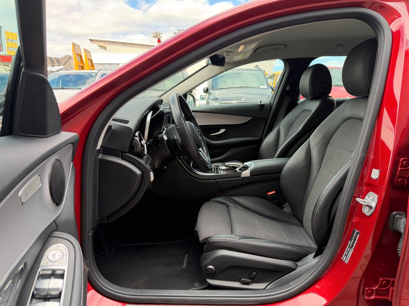 Fahrzeugabbildung Mercedes-Benz C 180 T Avantgarde MBEAM+Distr+R-Kamera+LenkAssi