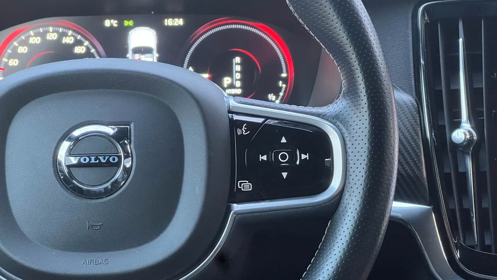 Fahrzeugabbildung Volvo S90*R-Design*T8*AWD*B&W*LUFT*MASS*20Zoll