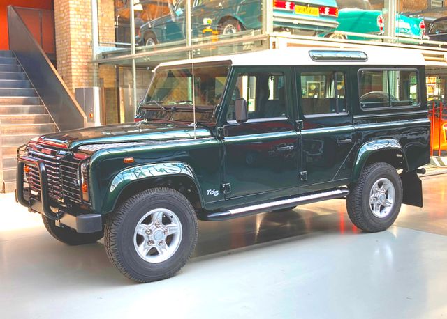 Land Rover Defender 110 Tdi - professionell restauriert!