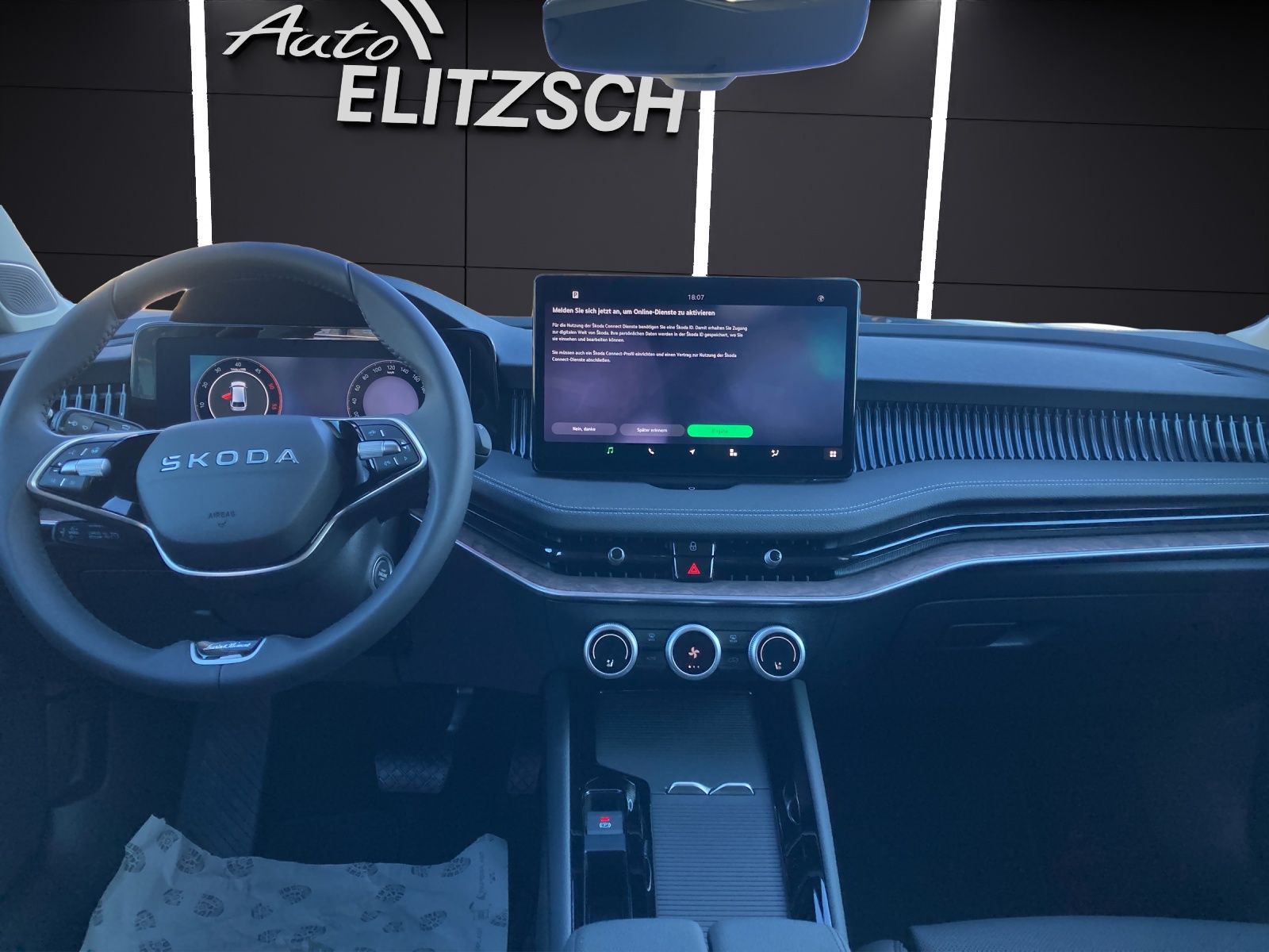 Fahrzeugabbildung SKODA Superb Combi 2.0 TDI L&K, DSG, AZV, Matrix, Navi