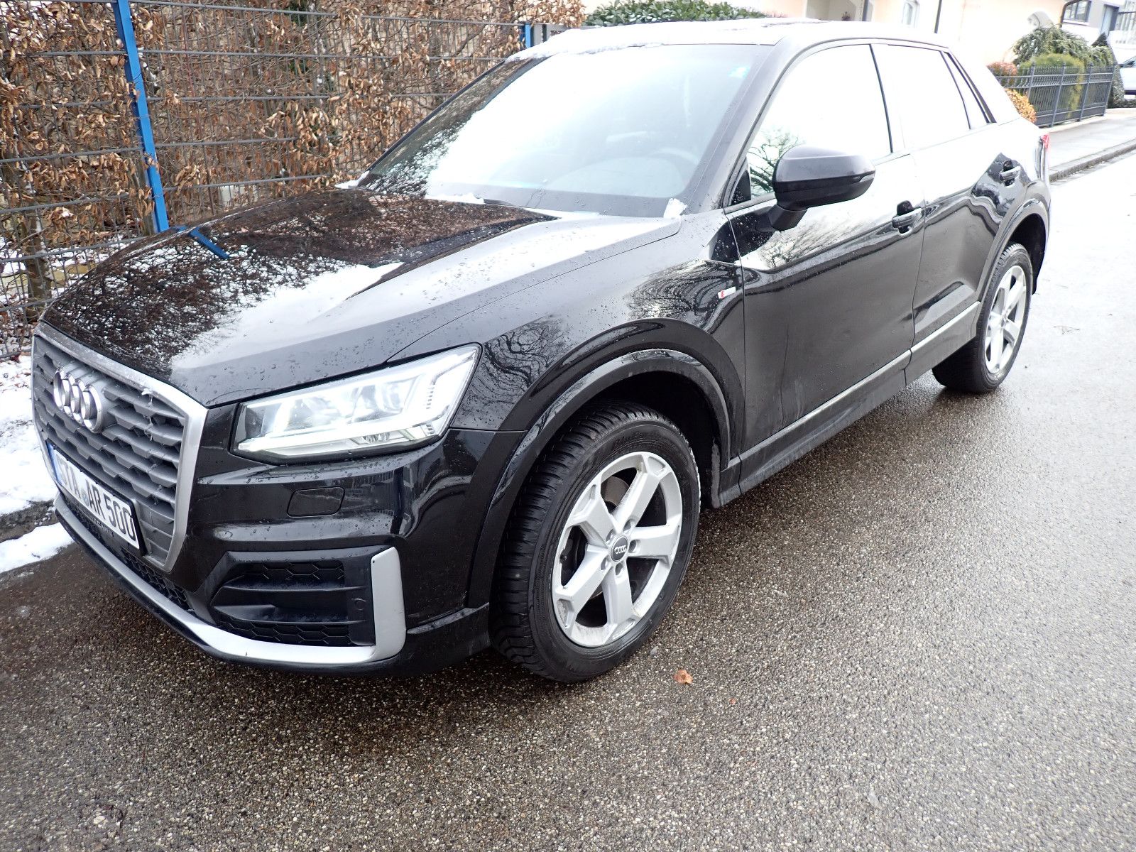 AUDI Q2 quattro sport S-Line Leder Navi LED Panorama