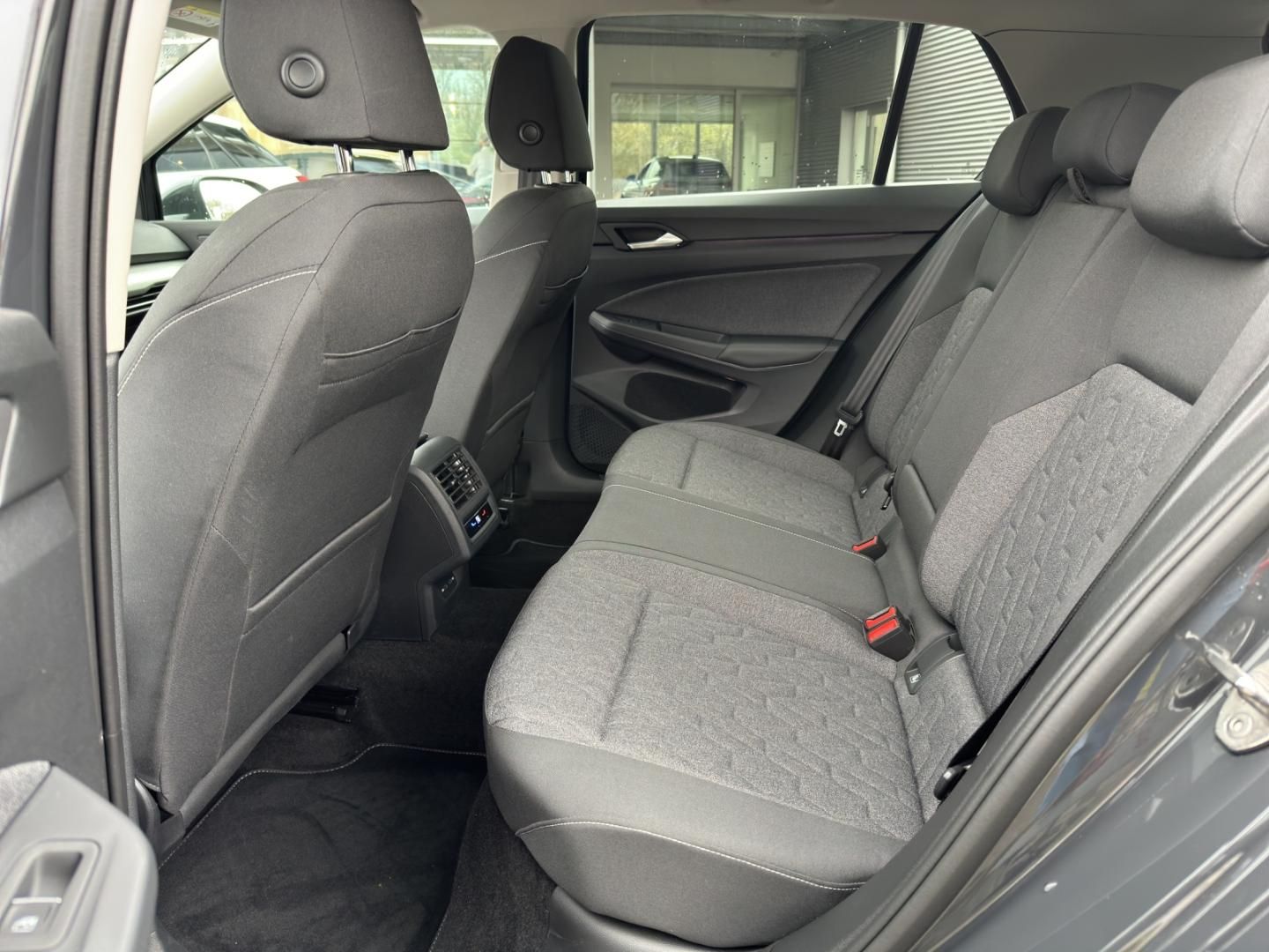 Fahrzeugabbildung Volkswagen Golf MOVE VIII 1.0 TSI Move ,RFK, GJR,SH, Climat