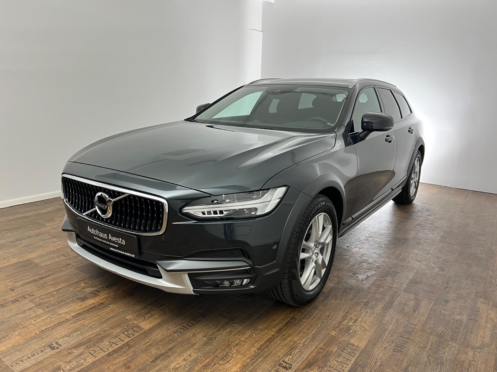 Volvo V90 Cross Country D5 ALLRAD / 1.HD /235PS /B&W