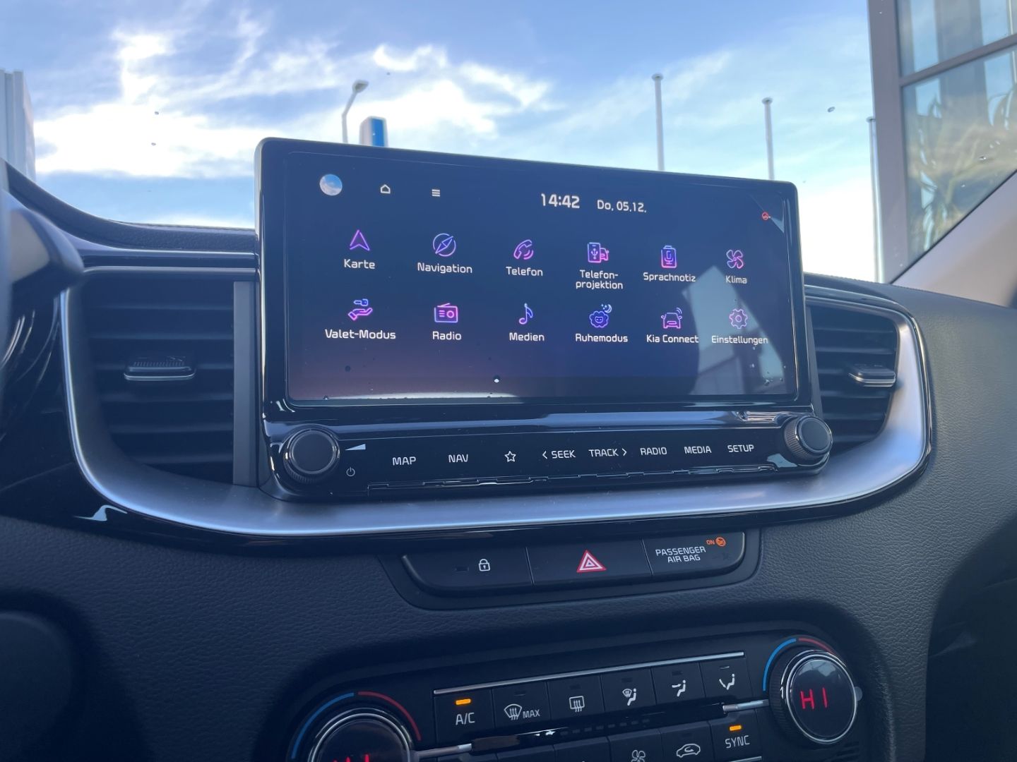 Fahrzeugabbildung Kia Ceed_sw Vision Kamera PDC VerkehrszeichERK