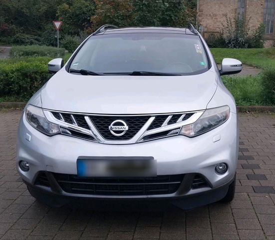 Nissan Gutes Fahrzeug