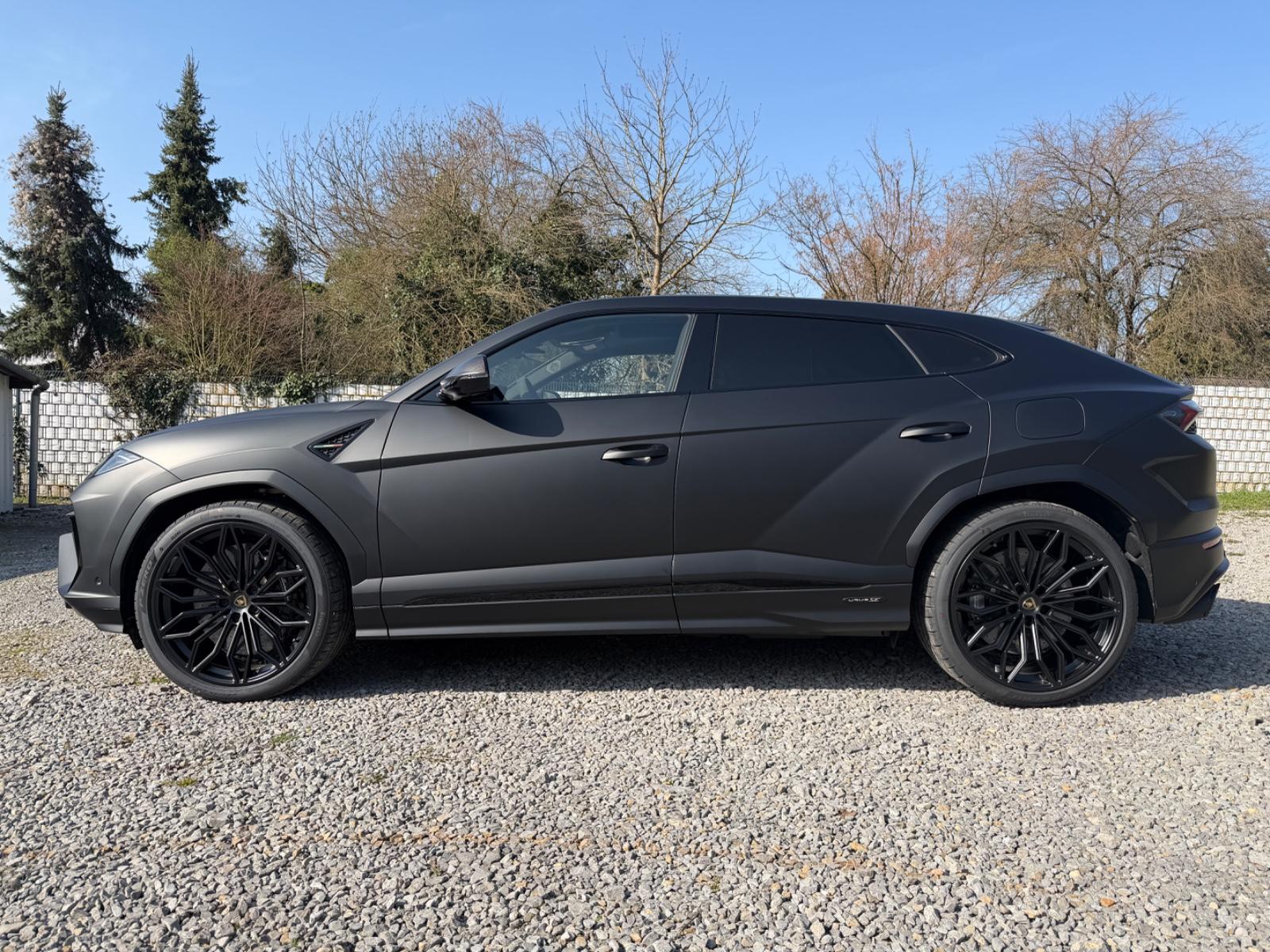 Lamborghini URUS SE*PRODUCTION 26*BLACK MATT*PANO*23ZOLL*