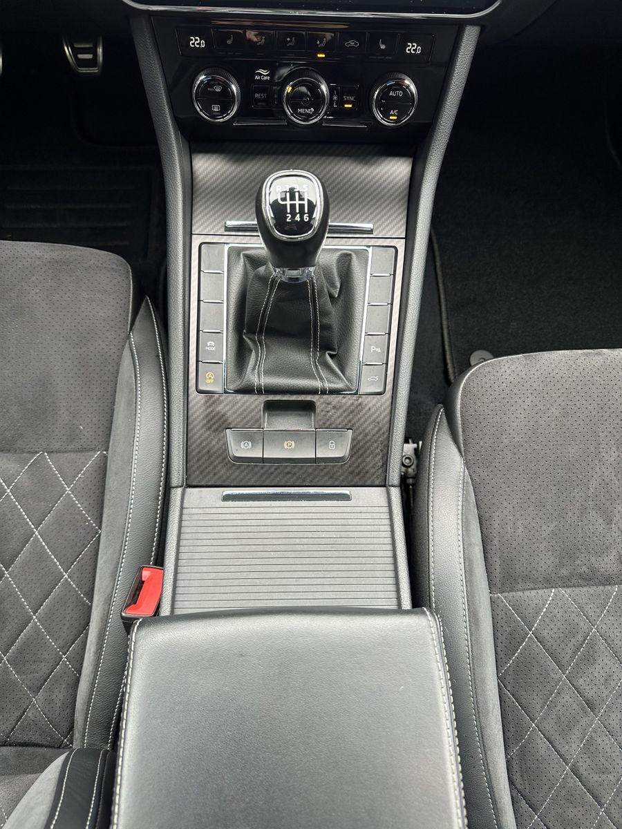 Fahrzeugabbildung SKODA Superb Combi 2.0 TDI Sportline NAV+LED+AHK+VCOCK