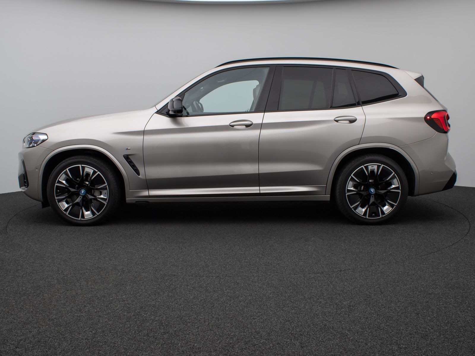 Fahrzeugabbildung BMW iX3 Impressive M Sport Panorama Laser HUD H/K