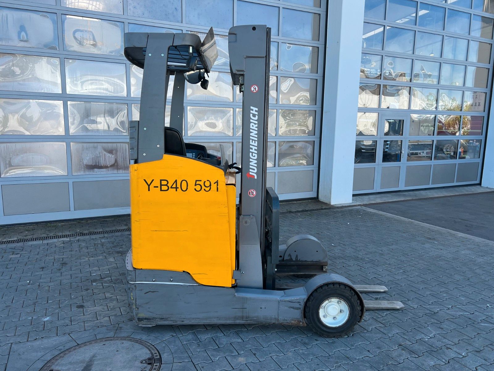 Fahrzeugabbildung Jungheinrich ETV C16 / Triplex 5.72m / SS / nur 2.836h / 2016