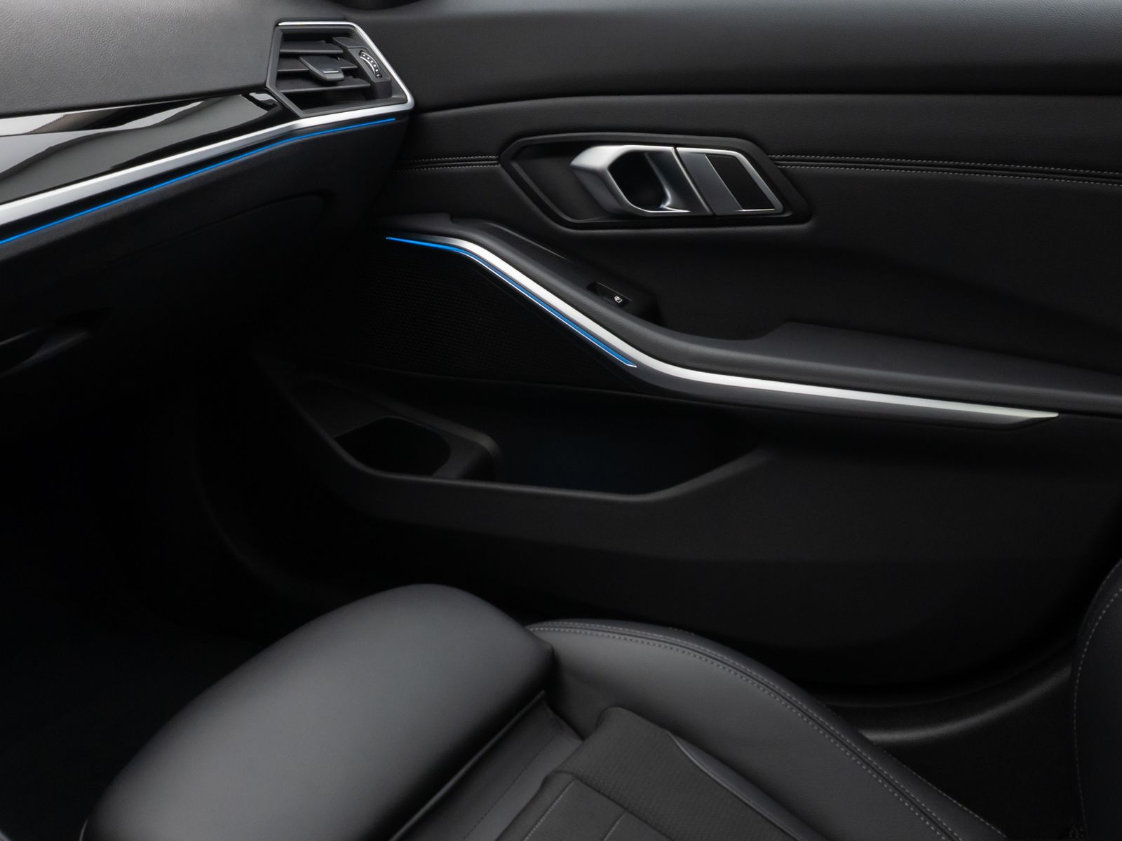Fahrzeugabbildung BMW 330e xD SportLine Pano Kamera Laser HUD DAB HiFi