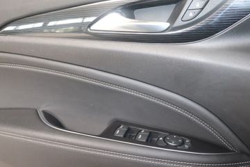 Fotografie 10 des Opel Insignia Sports Tourer 2.0 Diesel Innovation