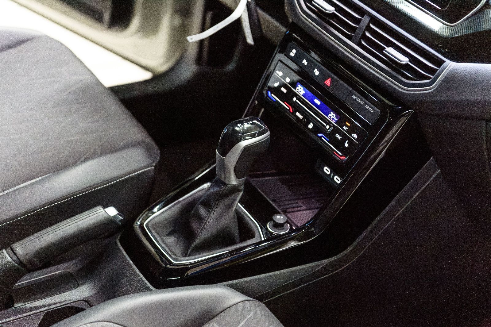 Fahrzeugabbildung Volkswagen T-Cross Goal 1.0 TSI DSG LED+AHK+NAVI+SHZ+ACC