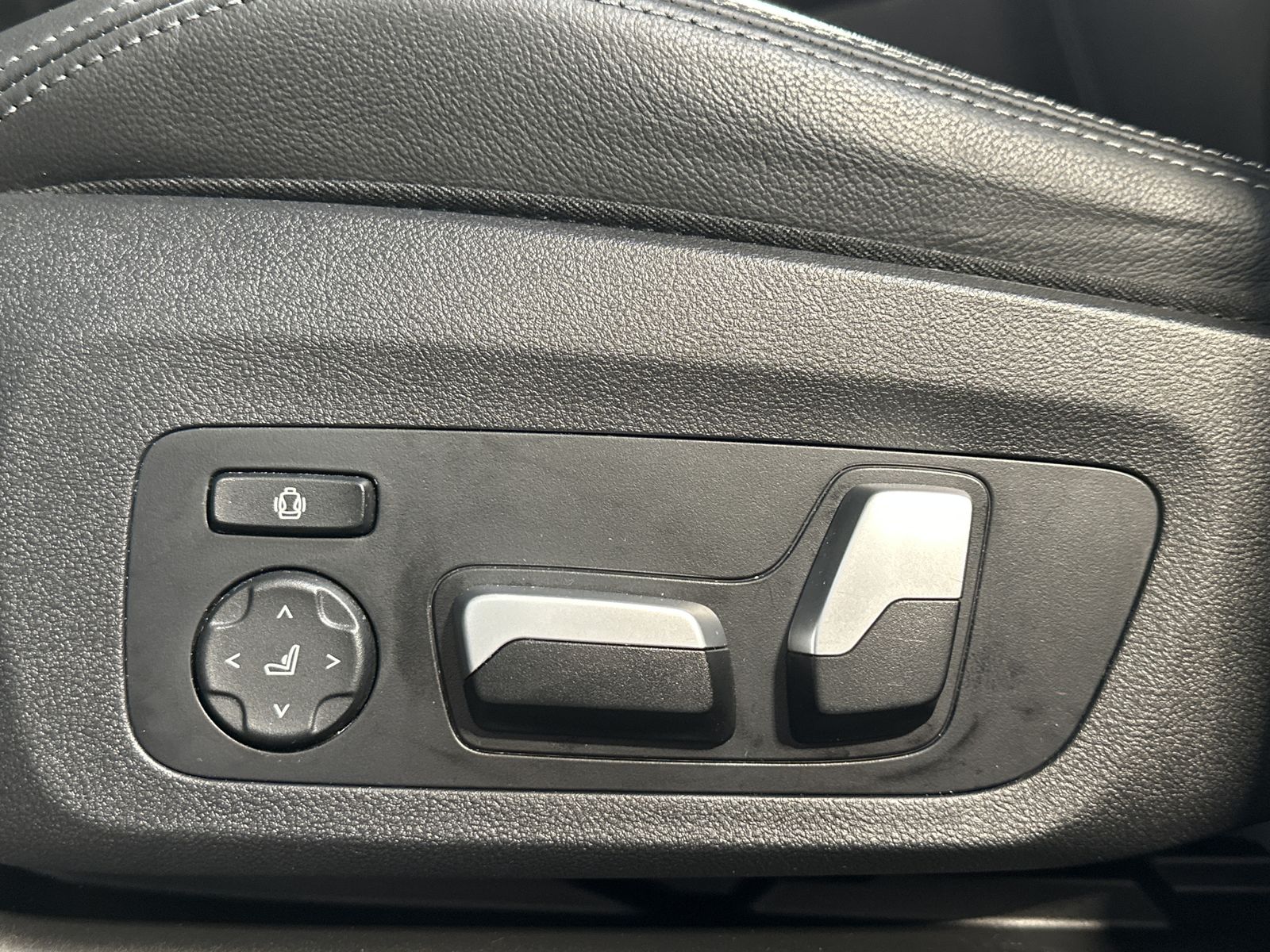 Fahrzeugabbildung BMW X3 xDrive30d M-Sport NAV+LASER+KAM+PANO+HUD+AHK