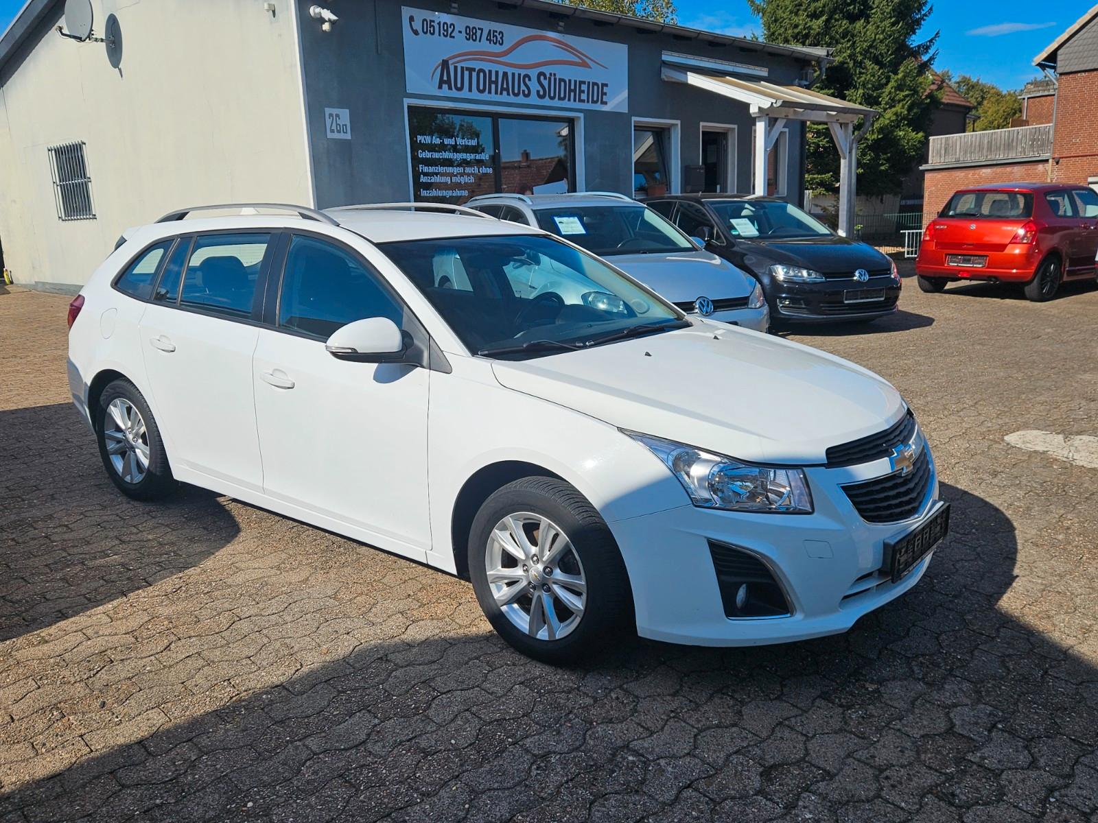 Chevrolet Cruze 2014 — interior