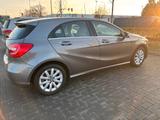 Mercedes-Benz A 180. Scheckheft gepflegt. Helles Leder.  - gebrauchte Mercedes-Benz A 180 aus dem Jahr 2014