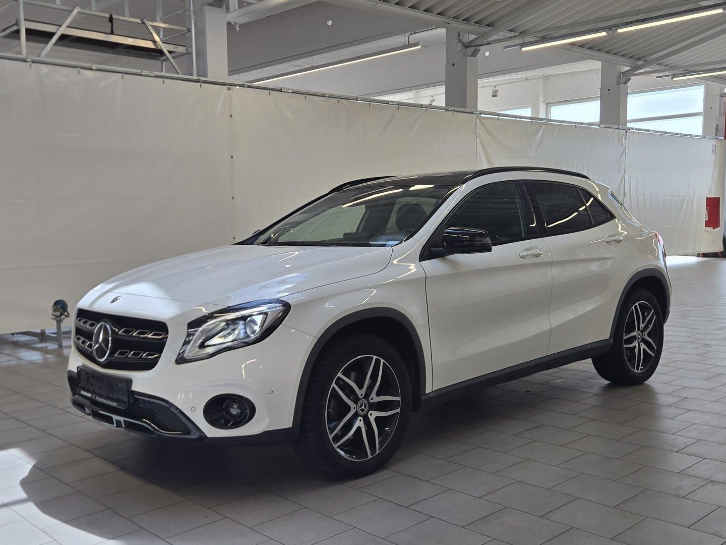 Mercedes-Benz GLA 220 4Matic*STYLE*PANO*LED*RHKAM*AHK*DISTRO*