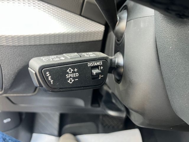 Q2 40 TFSI quattro S line LED NAVI LEDER