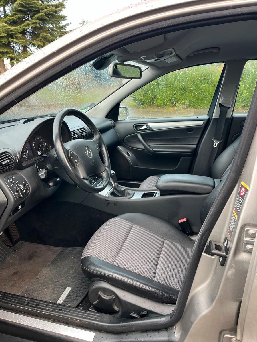 Mercedes-Benz C230 2004 — photo 10