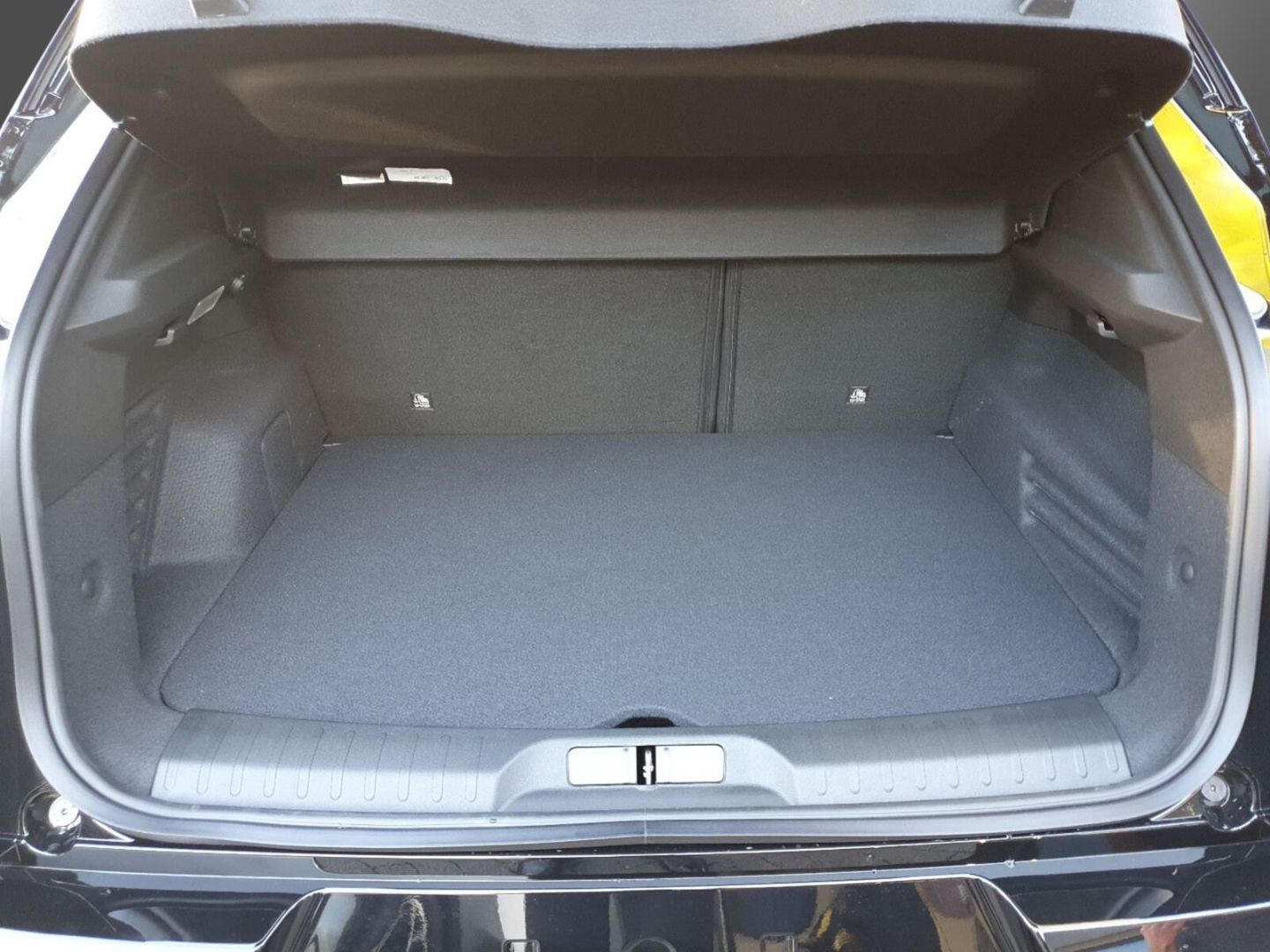 Fahrzeugabbildung Alfa Romeo Junior Ibrida Q4 1,2 VGT 107kW - sofort -