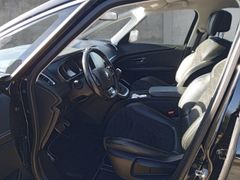 Fahrzeugabbildung Grand Scenic IV Black Edition TCe 160 EDC 7-Sitz