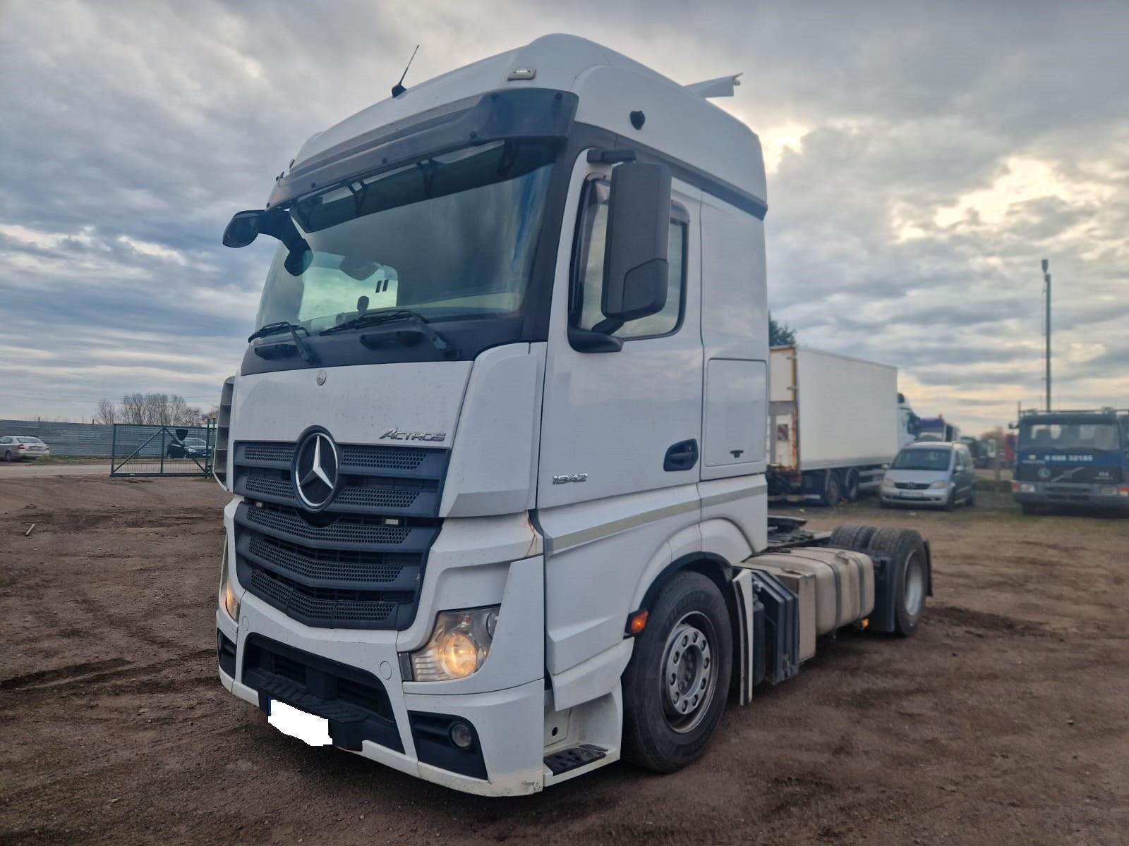 Mercedes-Benz 1842 Mega