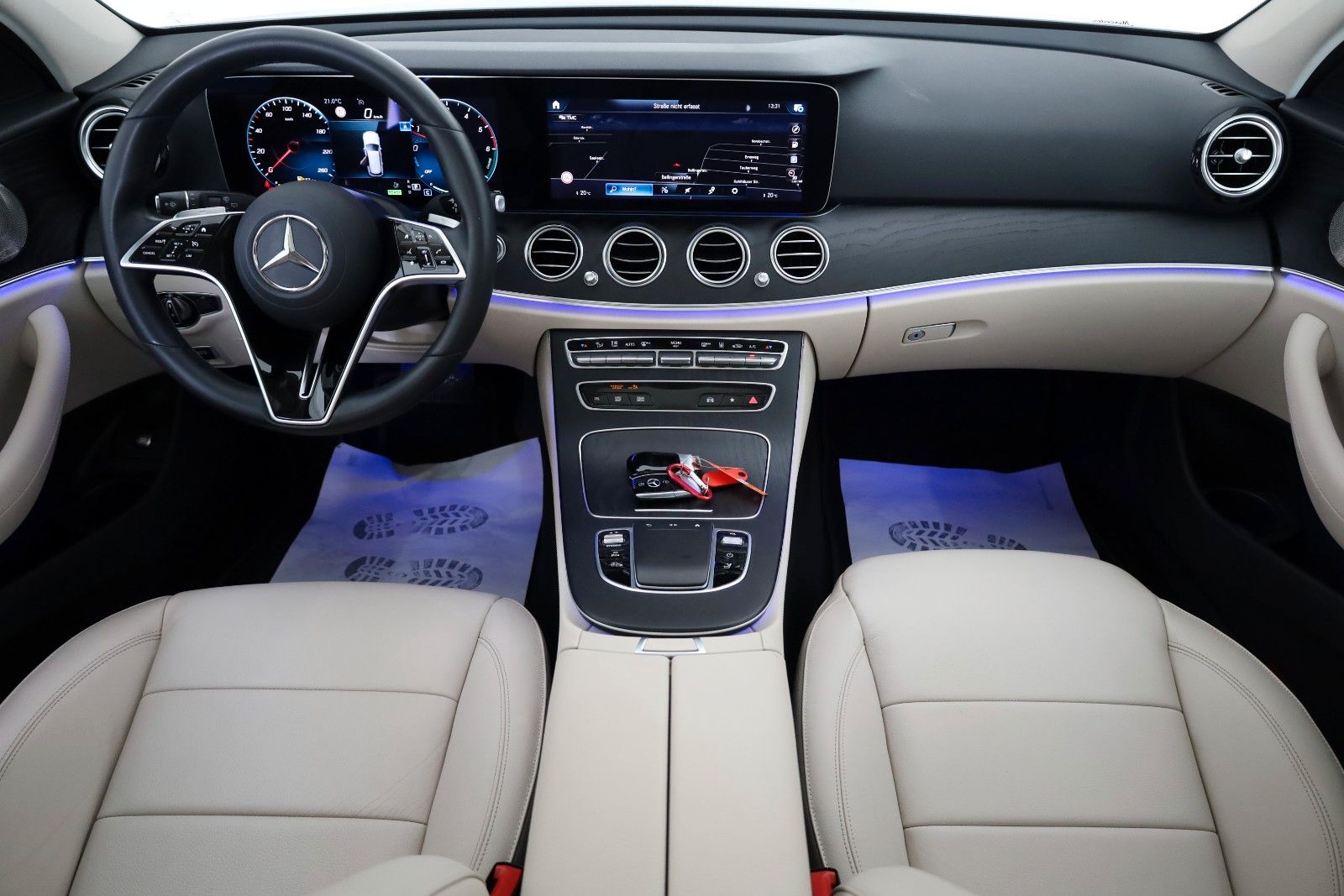Fahrzeugabbildung Mercedes-Benz E 300de 4M T Avantgarde Leder,Navi,LED,PanoDach