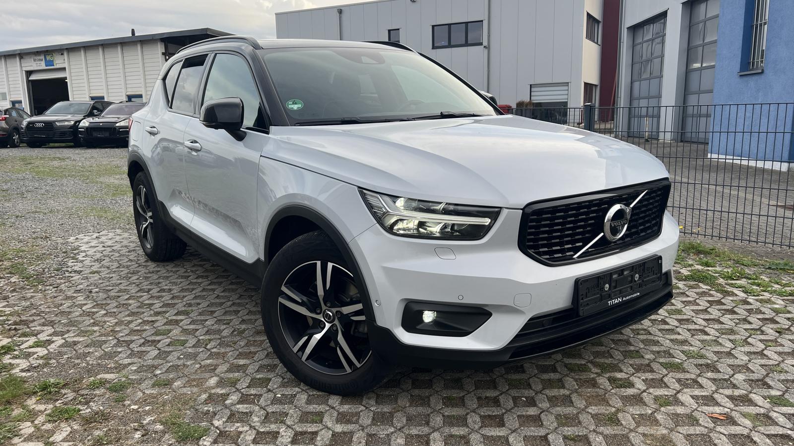 Volvo XC40 R Design AWD/ Pano/ AHK/ 360°/ BLIS/ HK