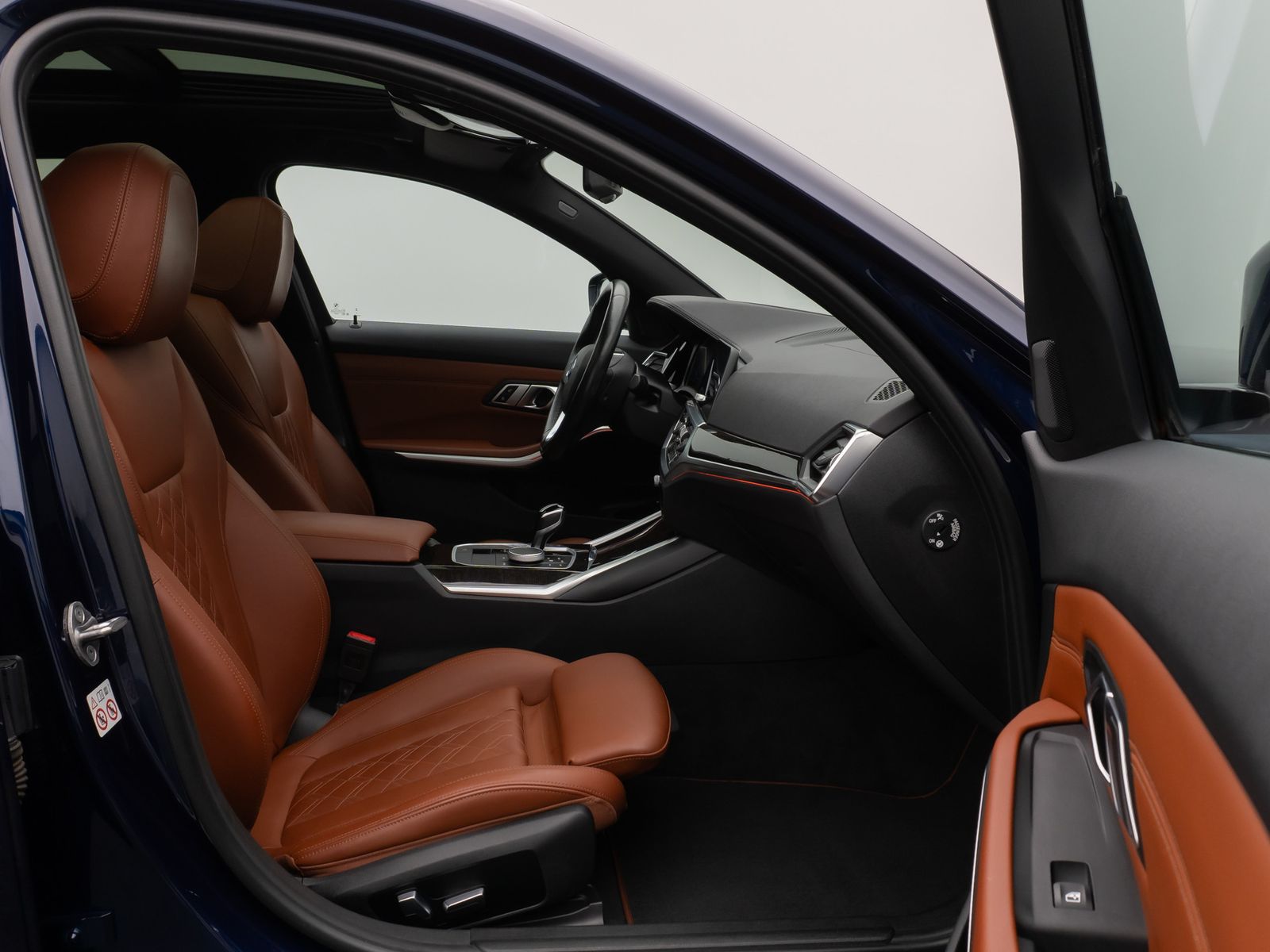 Fahrzeugabbildung BMW 330e xD Luxury Line Panorama HUD Individual Voll