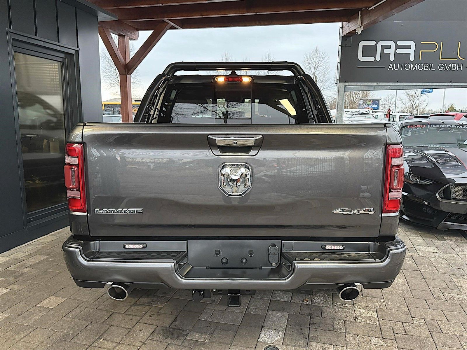 Fahrzeugabbildung Dodge RAM 5.7 V8 HEMI CrewCab NightEdition LARAMIE 4x4