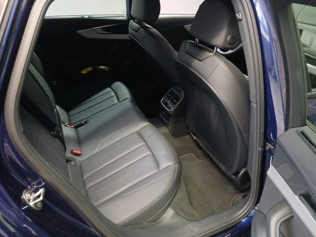 AUDI A4 2023