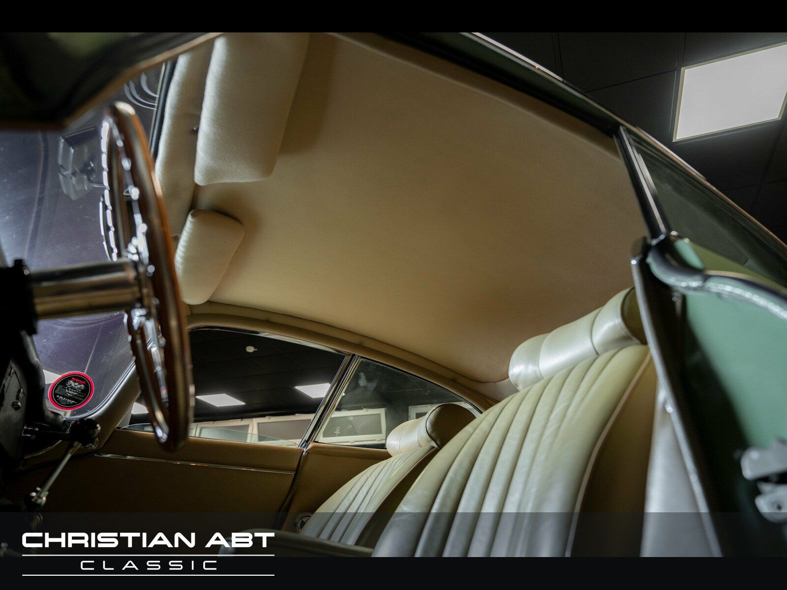 Fahrzeugabbildung Jaguar E-Type 4.2 Serie2 - Wertgutachten Note 1