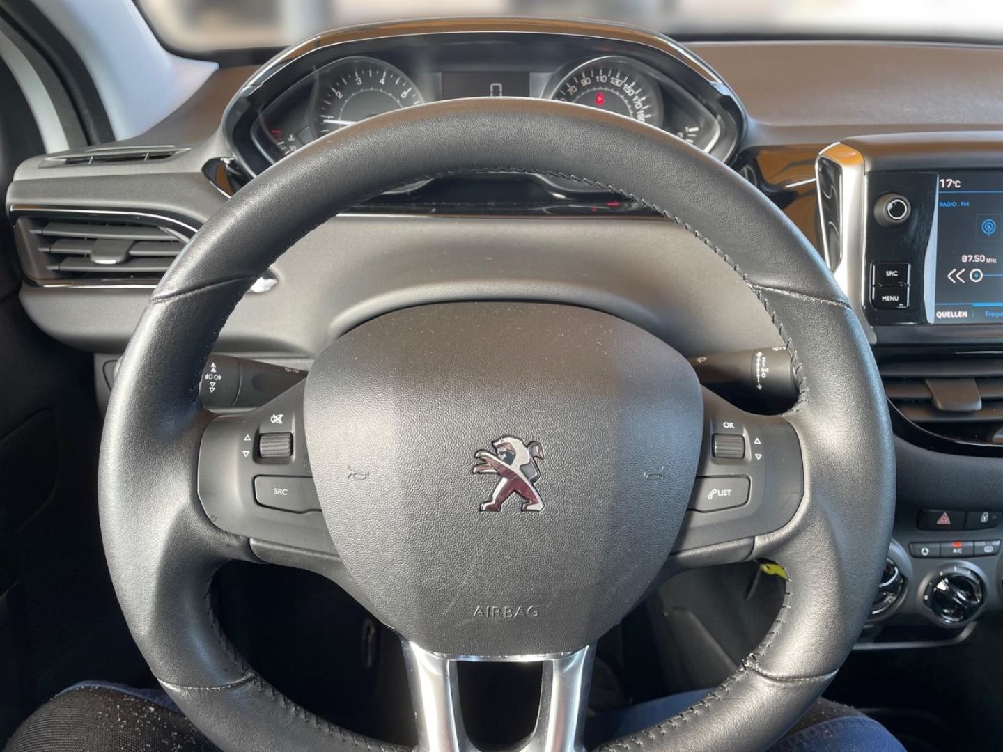 Fahrzeugabbildung Peugeot 208 1.2 Active Allwetterreifen Sitzheizung Parks