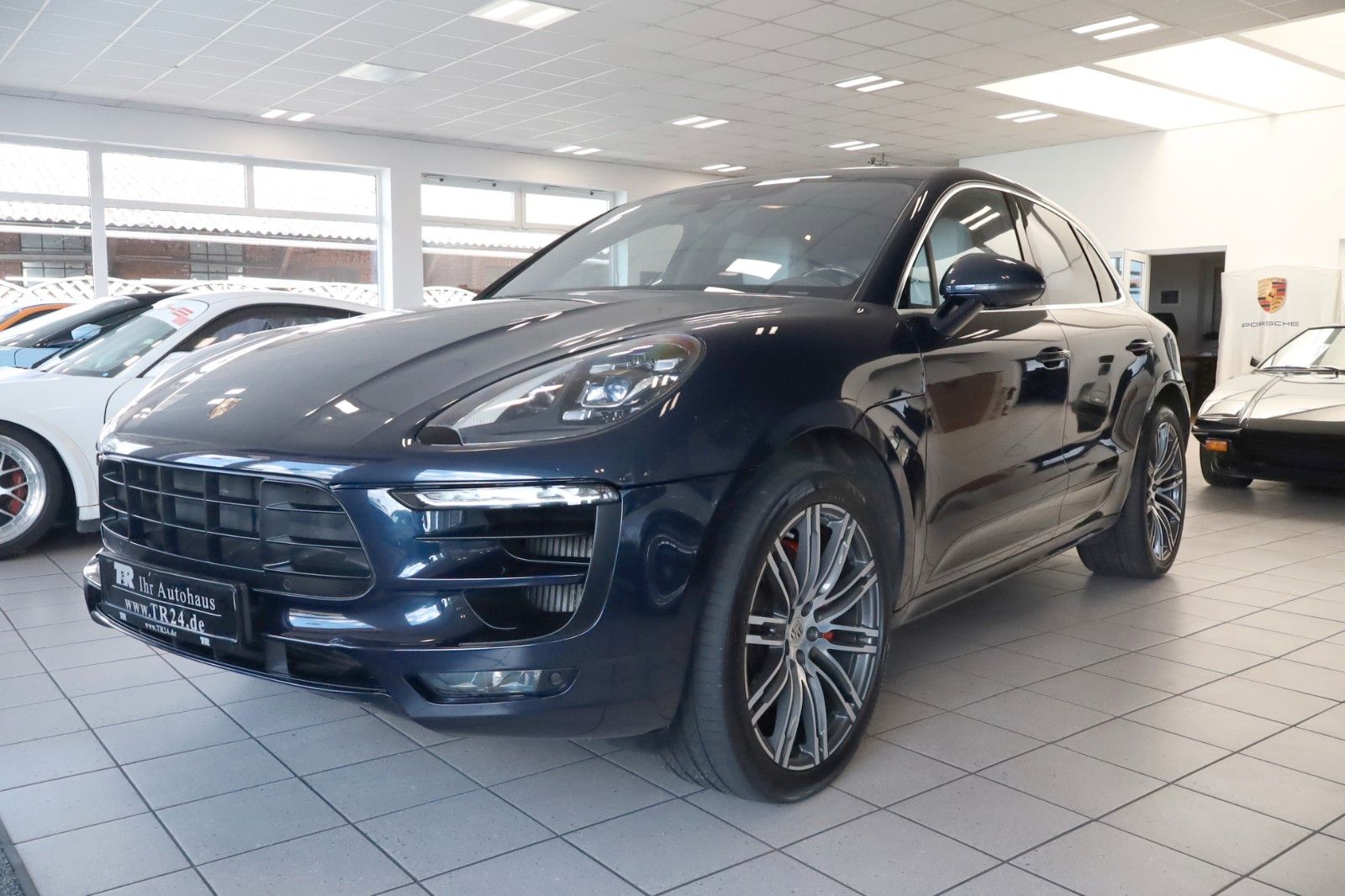 Fahrzeugabbildung Porsche Macan Turbo SportDesign/Luftfederung/ Carbon/LED