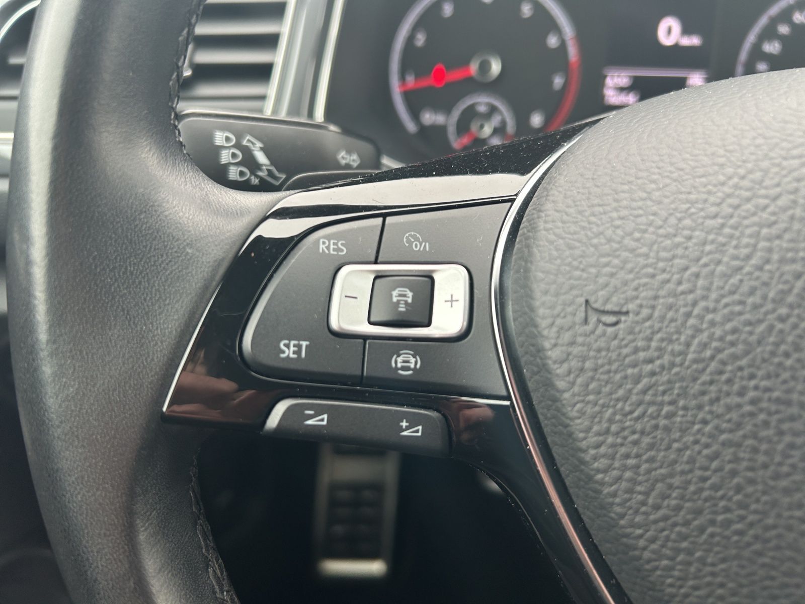 Fahrzeugabbildung Volkswagen T-Roc TSI Sport DSG 4M LED Navi ACC RFK SH