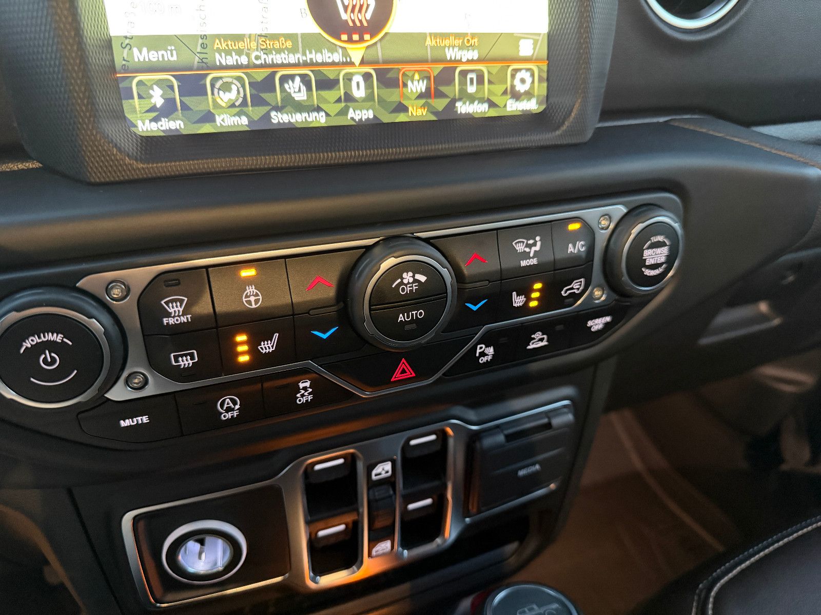 Fahrzeugabbildung Jeep Gladiator Overland 4WD/VOLL/NEUWAGENZUSTAND/