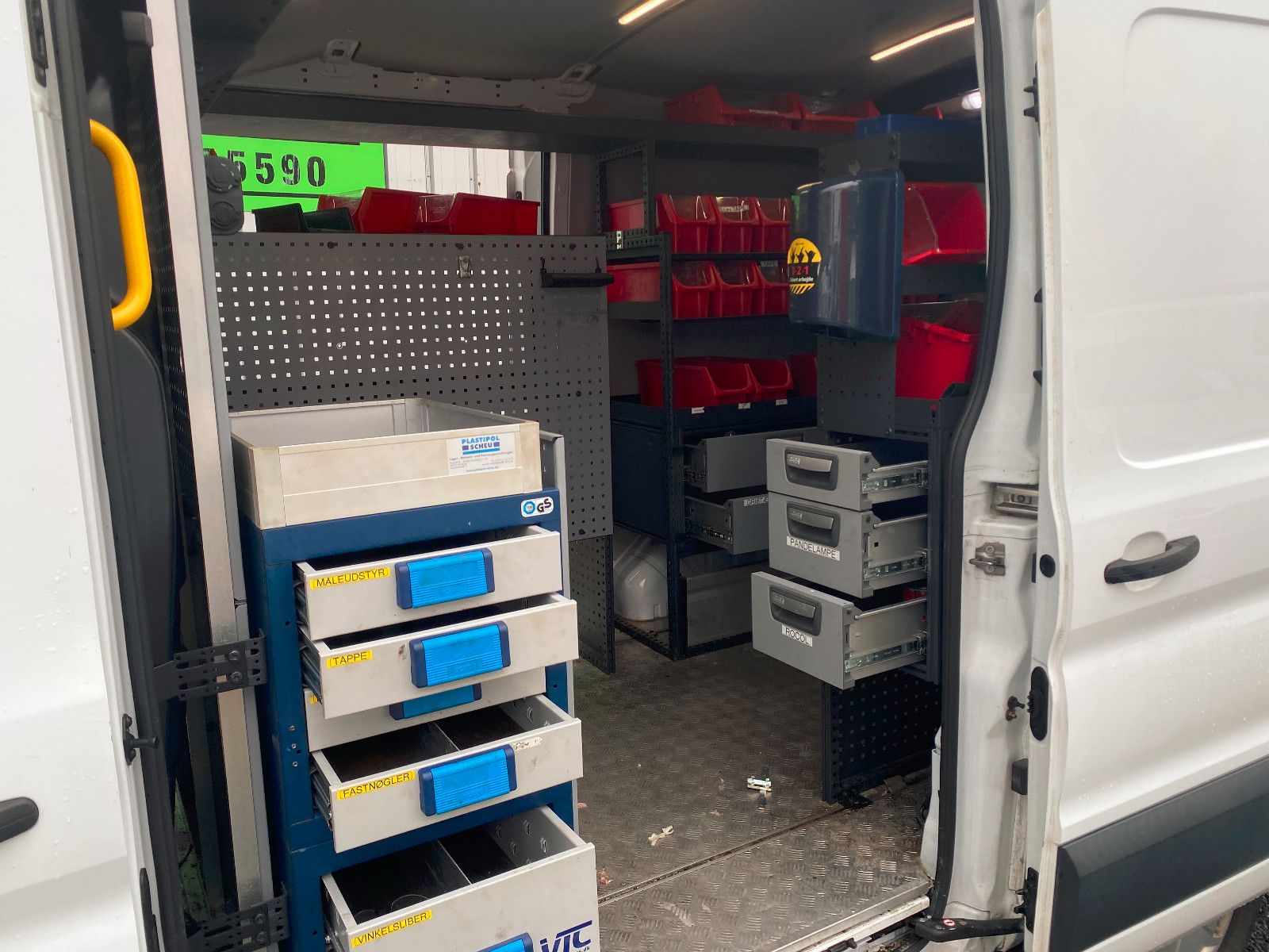 Fahrzeugabbildung Ford Transit Kasten 350 L2H2 Trend,AHK,Regale,STH,SHg