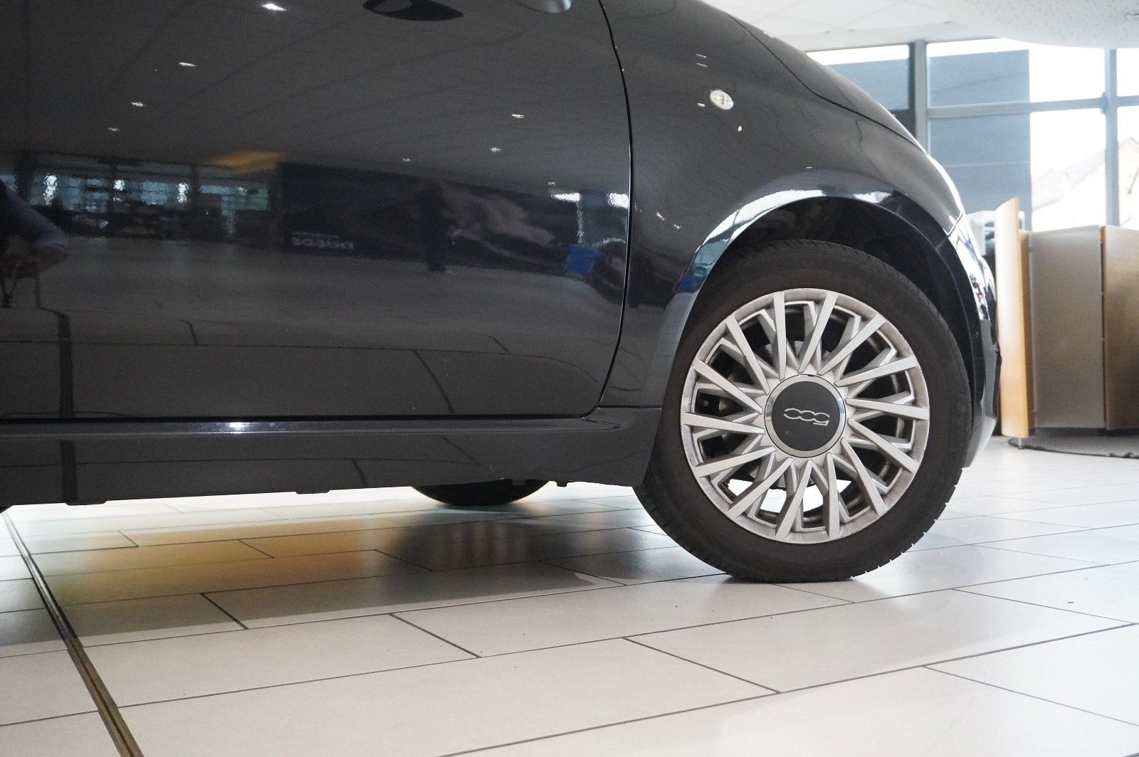 Fahrzeugabbildung Fiat 500 1.2 LOUNGE LED/PANO./USB/NEBEL/TOUCH/PDC