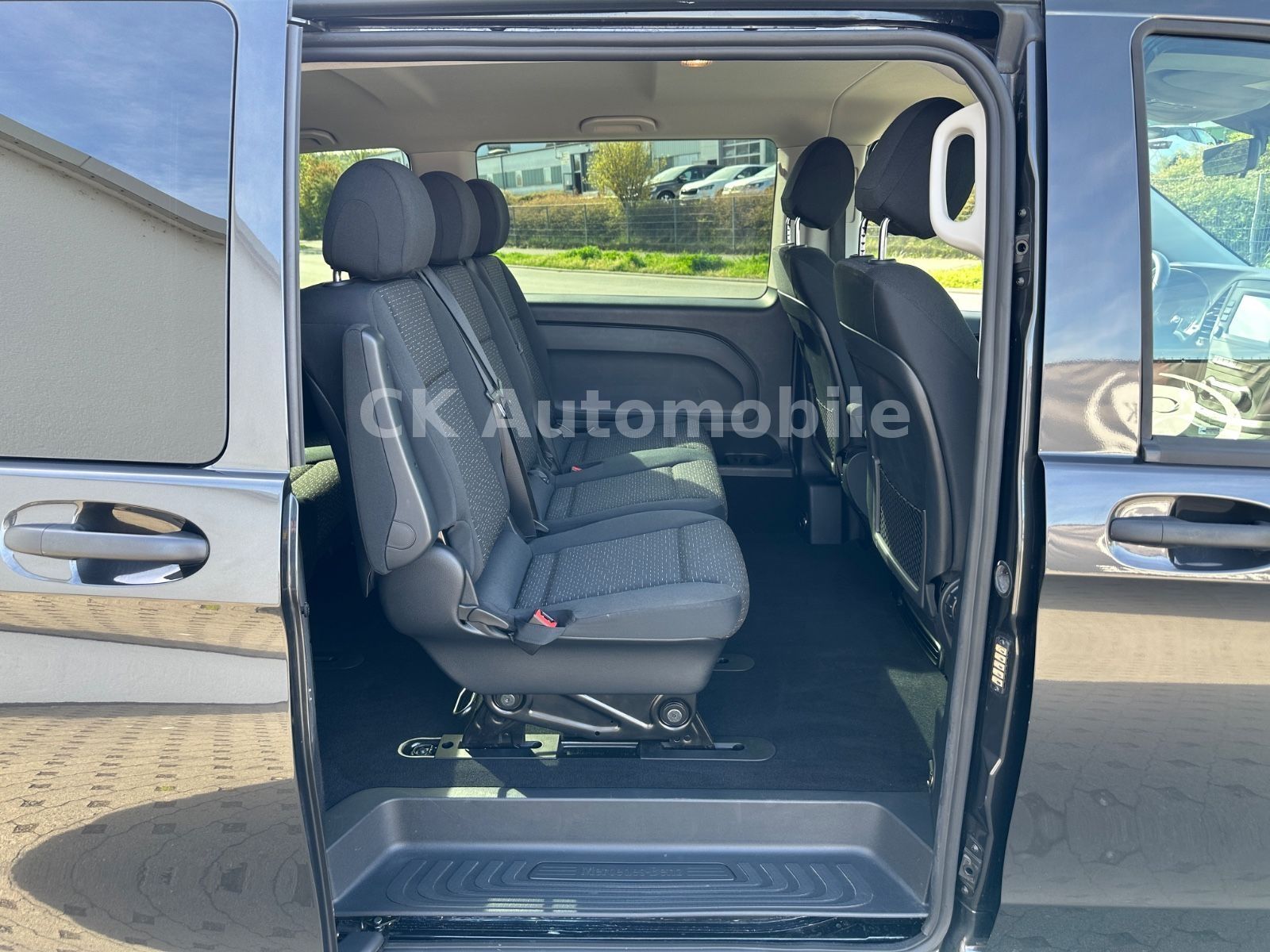 Fahrzeugabbildung Mercedes-Benz Vito Tourer Pro 124 Edition Autom/8Sitze/Kam/AHK