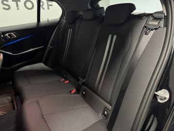 Fahrzeugverkauf 24 BMW 118 d Sport Line AT LED Shadow Line Navi